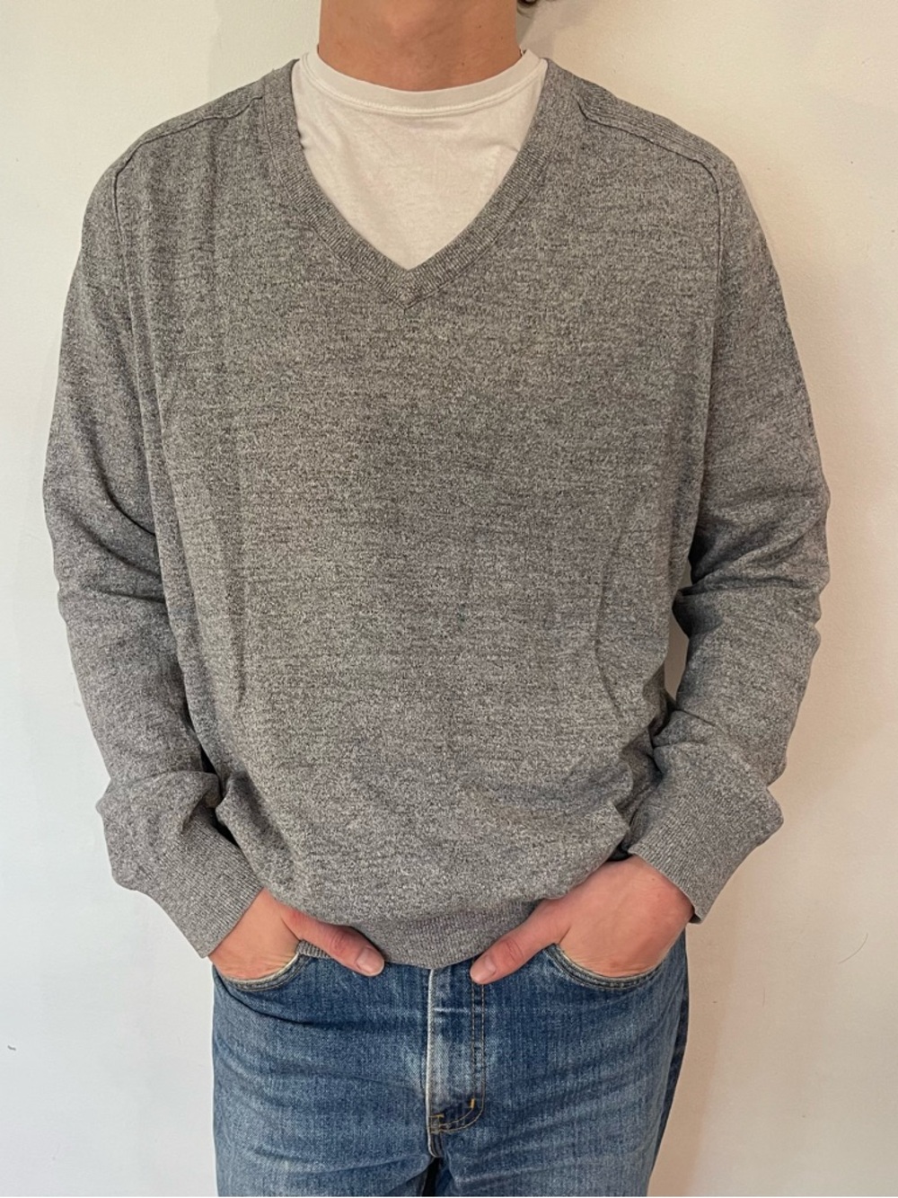 Banana Republic Men's Heather Gray V-Neck Sweater